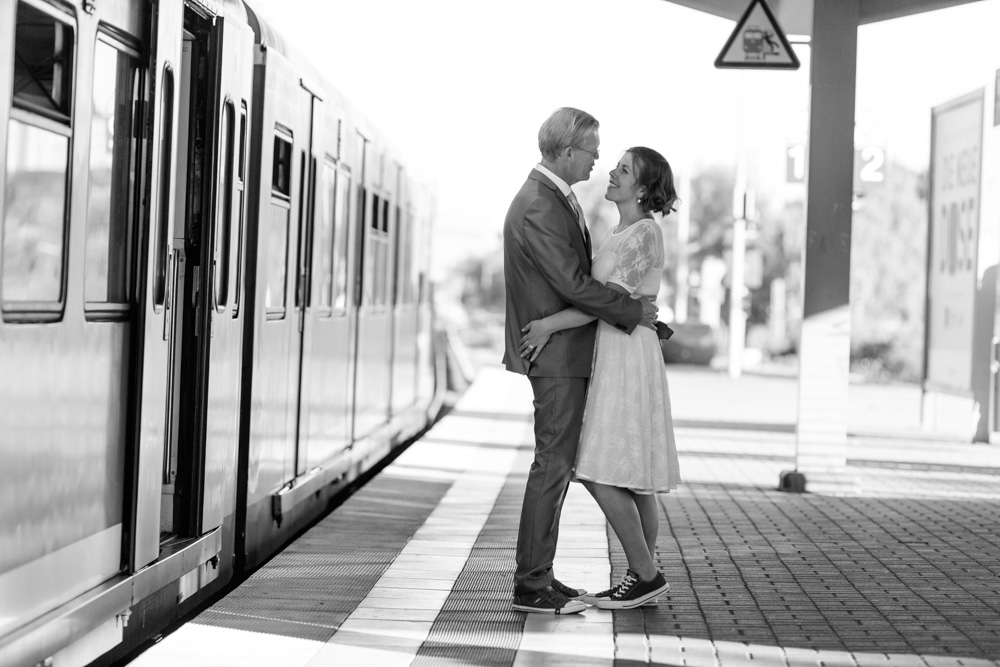 Pre-Wedding-Shooting am S-Bahnhof Stellingen